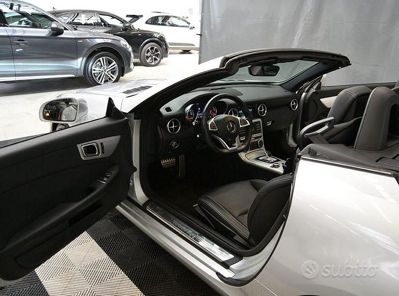 Usata Mercedes SLC200 184 CV (135 kW) 2018 Grigio Cabrio
