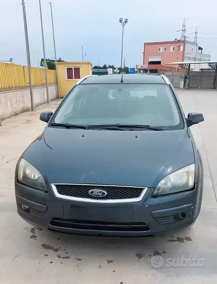 Usata Ford Focus 90 CV (66 kW) 2007 Grigio Station wagon