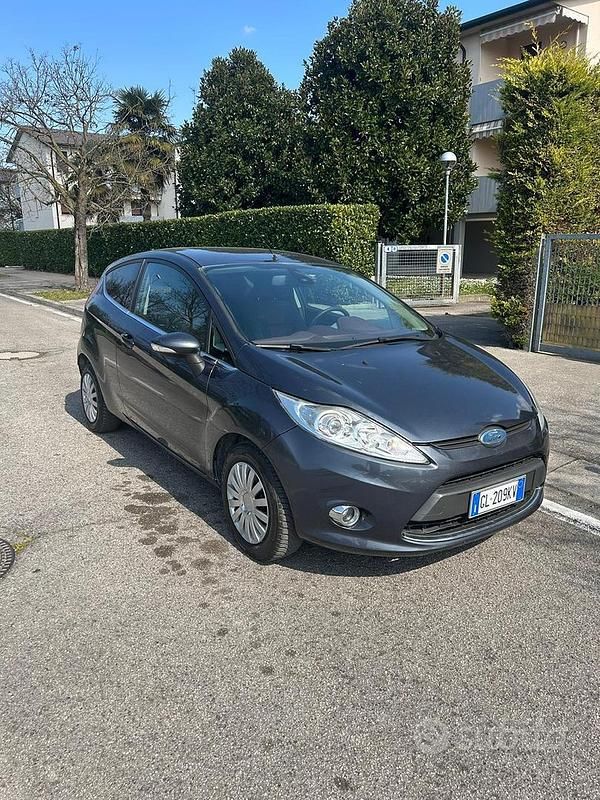 Usata Ford Fiesta Titanium 2009 Grigio Utilitaria