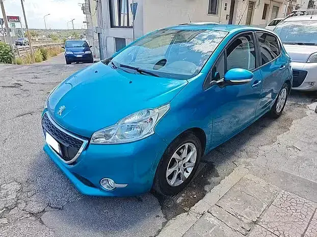 Usata Peugeot 208 82 CV (60 kW) 2012 Bluazzurro Utilitaria