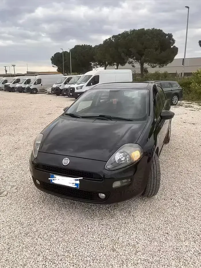 Usata Fiat Grande Punto Lounge 65 CV (47 kW) 2015 Nero Utilitaria
