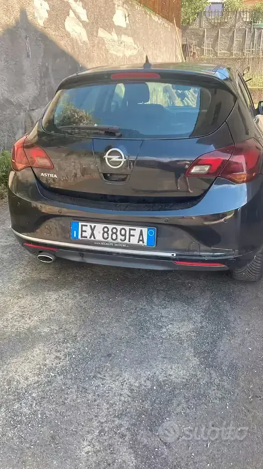 Usata Opel Astra 140 CV (102 kW) 2014 Nero Berlina