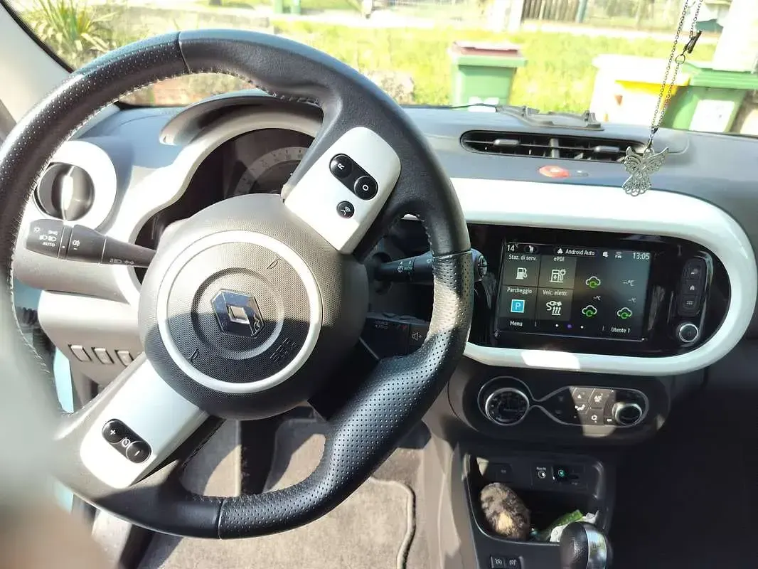 Usata Renault Twingo Techno 58 kW (80 CV) 2022 Blu/azzurro Utilitaria