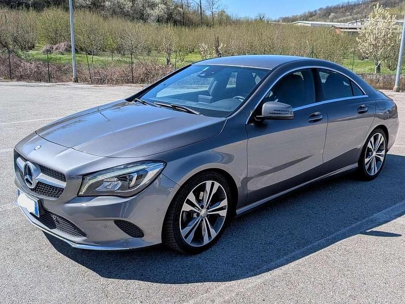 Käytetty Mercedes CLA200 Business 136 HP (100 kW) 2017 Harmaa Sedan