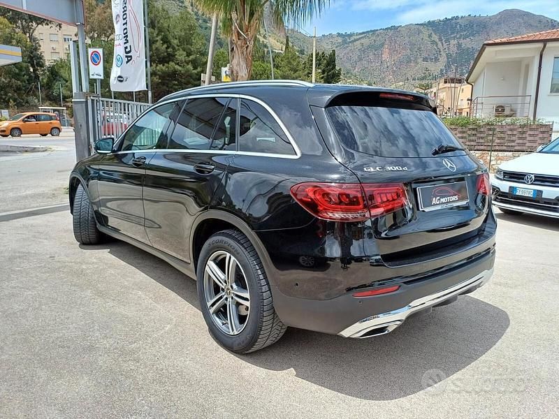 Usata Mercedes GLC300 245 CV (180 kW) 2020 Nero SUV