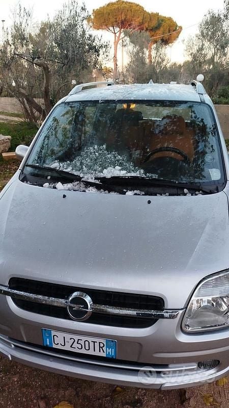 Usata Opel Agila 75 CV (55 kW) 2003 Grigio Utilitaria