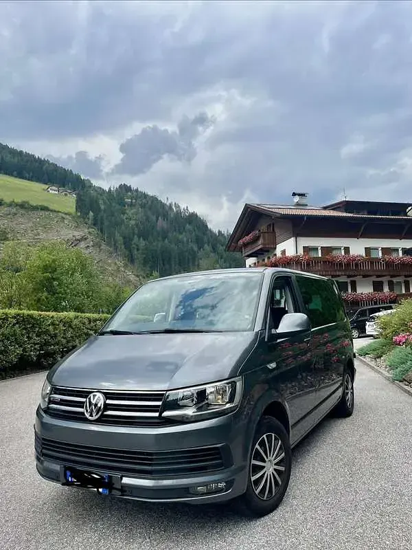 Usata VW Caravelle 150 CV (110 kW) 2016 Grigio Furgone