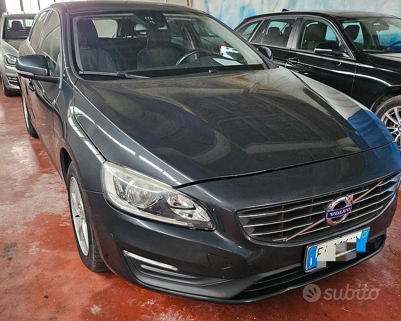 Usata Volvo V60 Kinetic 115 CV (84 kW) 2015 Grigio Station wagon