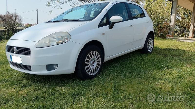 Usata Fiat Grande Punto Active 77 CV (56 kW) 2009 Bianco Utilitaria