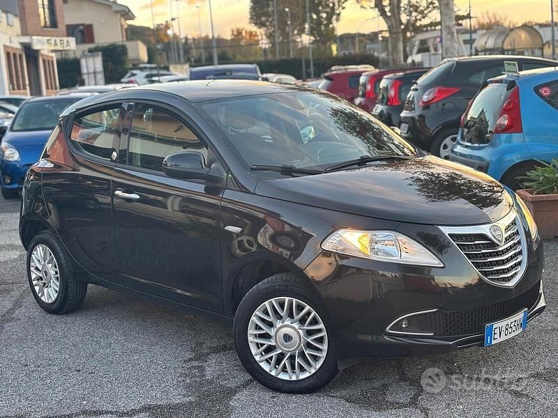 Usata Lancia Ypsilon 80 CV (58 kW) 2014 Nero Utilitaria