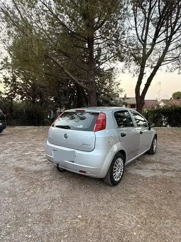 Usata Fiat Grande Punto 69 CV (50 kW) 2013 Grigio Utilitaria