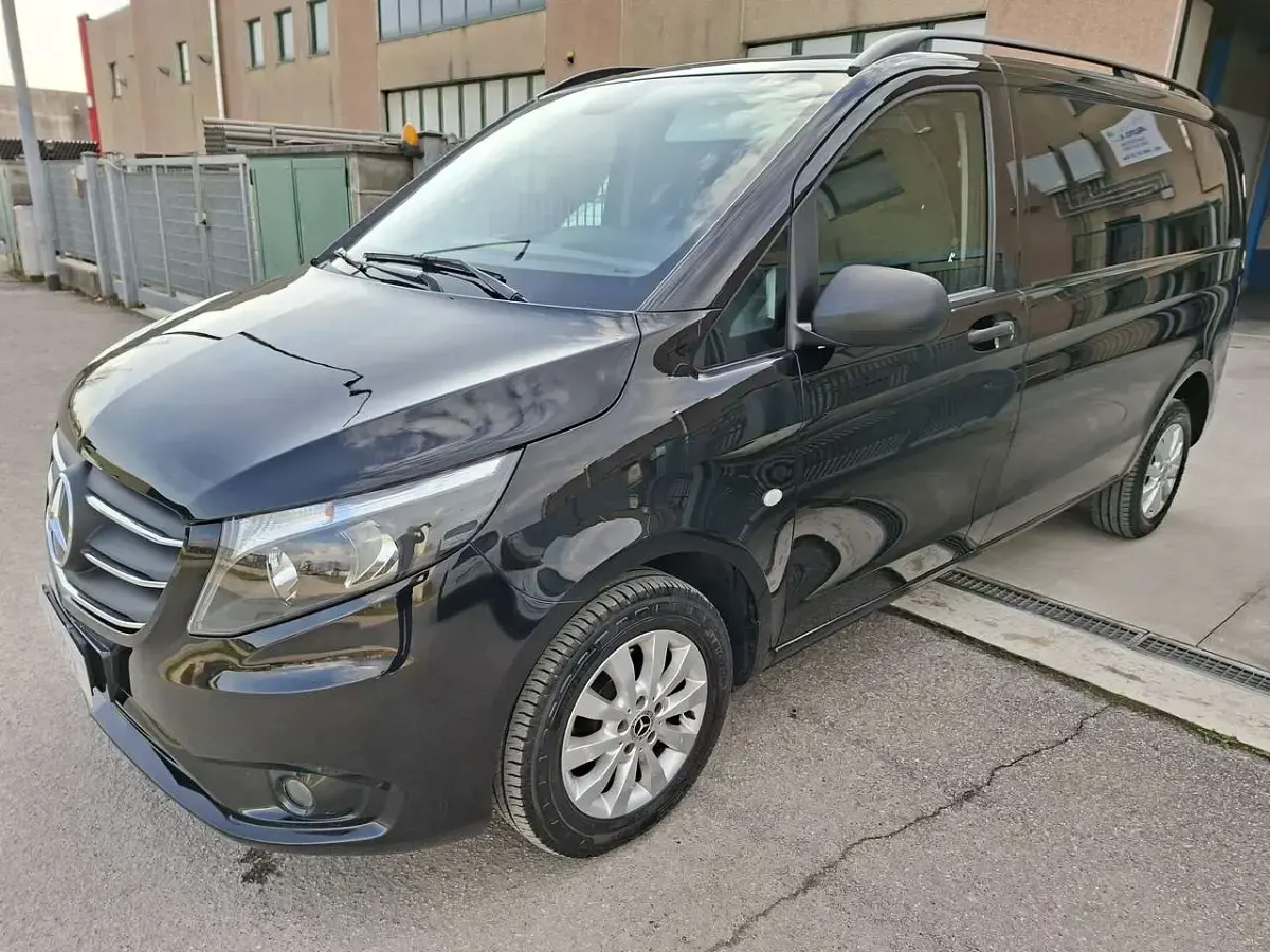 Usata Mercedes Vito 136 CV (100 kW) 2021 Nero Furgone