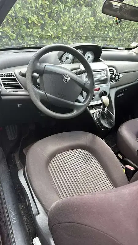Usata Lancia Ypsilon 77 CV (56 kW) 2012 Utilitaria