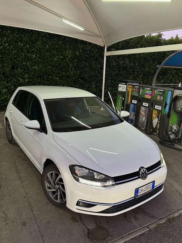 Usata 2017 VW Golf VII Highline Tre volumi | 13.000 € (Ottimo prezzo) - Immagine 1/4
