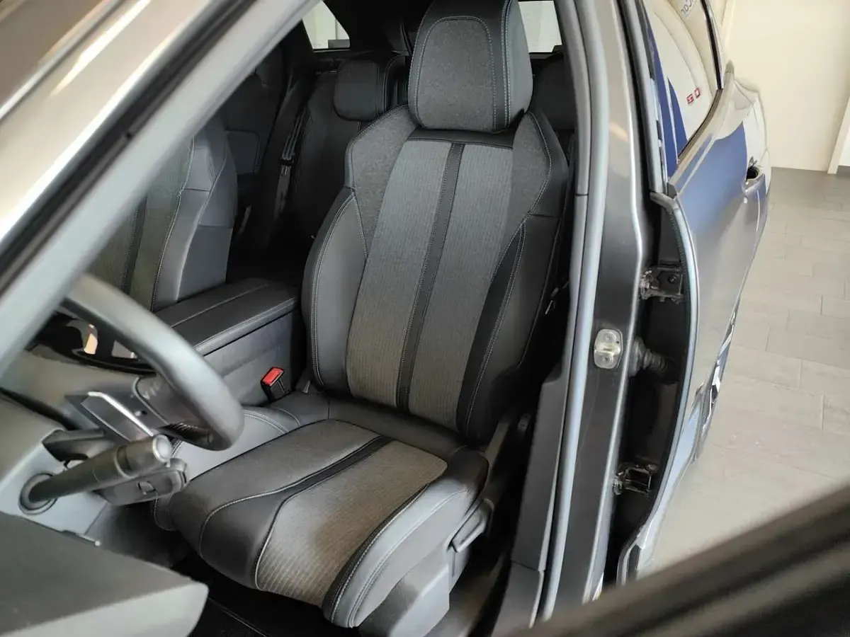 Usata Peugeot 3008 Allure 131 CV (96 kW) 2023 Grigio SUV