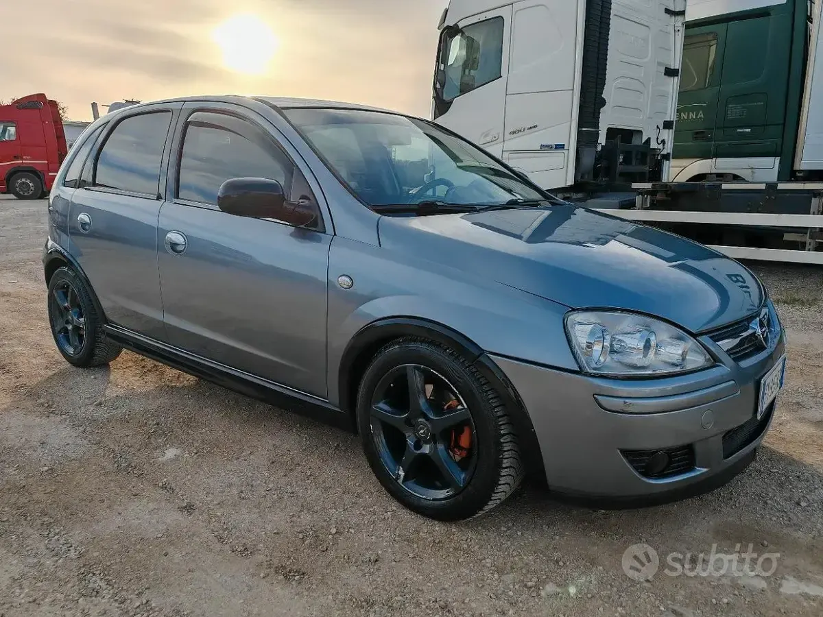 Usata Opel Corsa 69 CV (50 kW) 2004 Utilitaria