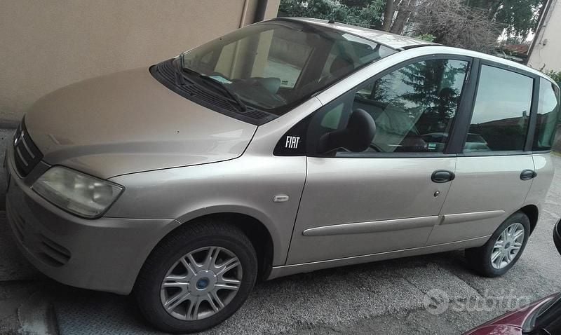Usata Fiat Multipla 92 CV (67 kW) 2006 Grigio Monovolume