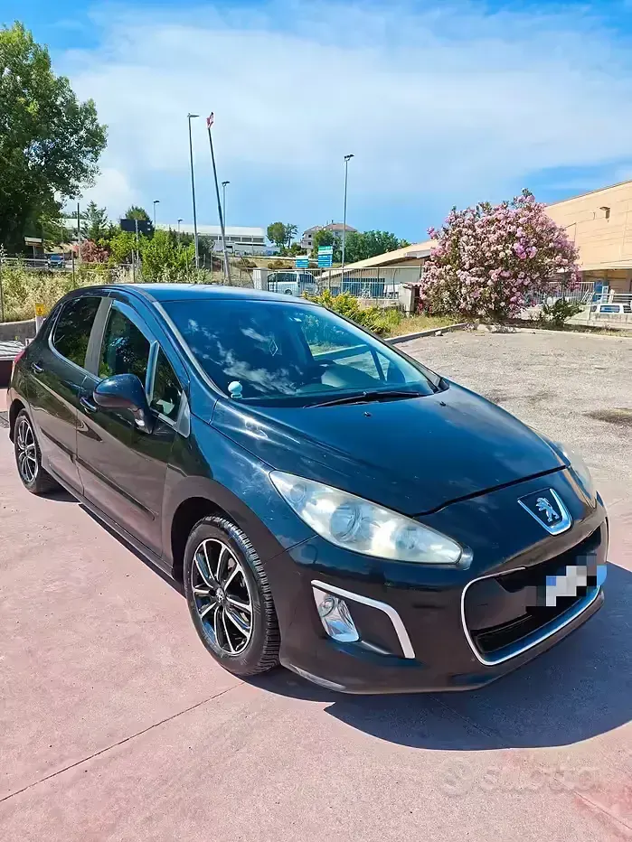Usata Peugeot 308 Active 112 CV (82 kW) 2012 Nero Berlina