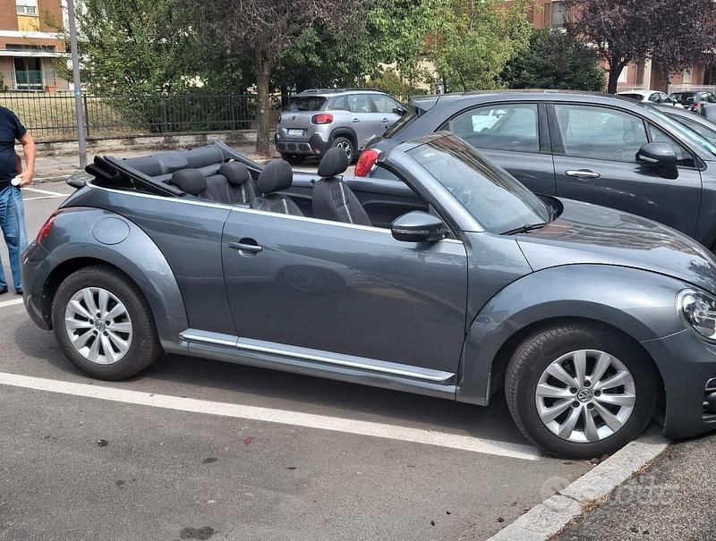 Usata VW Beetle Cabriolet 110 CV (80 kW) 2018 Grigio Cabrio