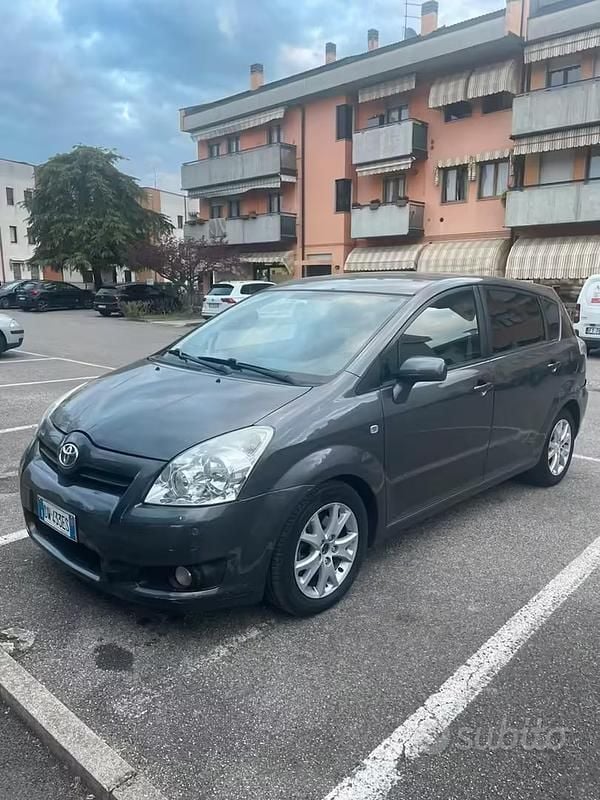 Usata Toyota Corolla Verso 2009 Grigio Monovolume