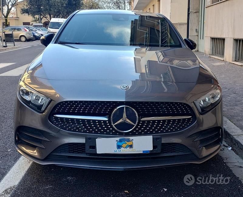 Usata Mercedes A200 AMG line 150 CV (110 kW) 2019 Grigio Berlina