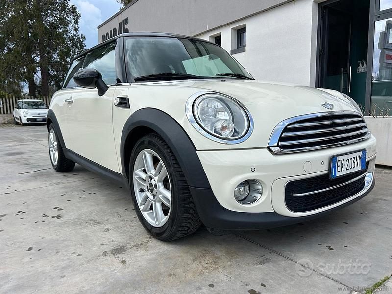 Usata Mini Cooper D 111 CV (81 kW) 2011 Bianco Utilitaria
