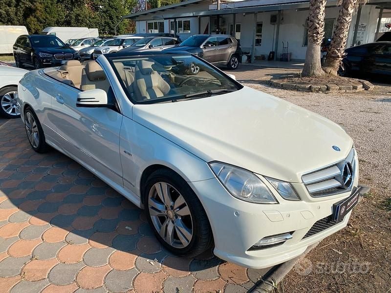 Usata Mercedes E250 207 CV (152 kW) 2012 Bianco Cabrio