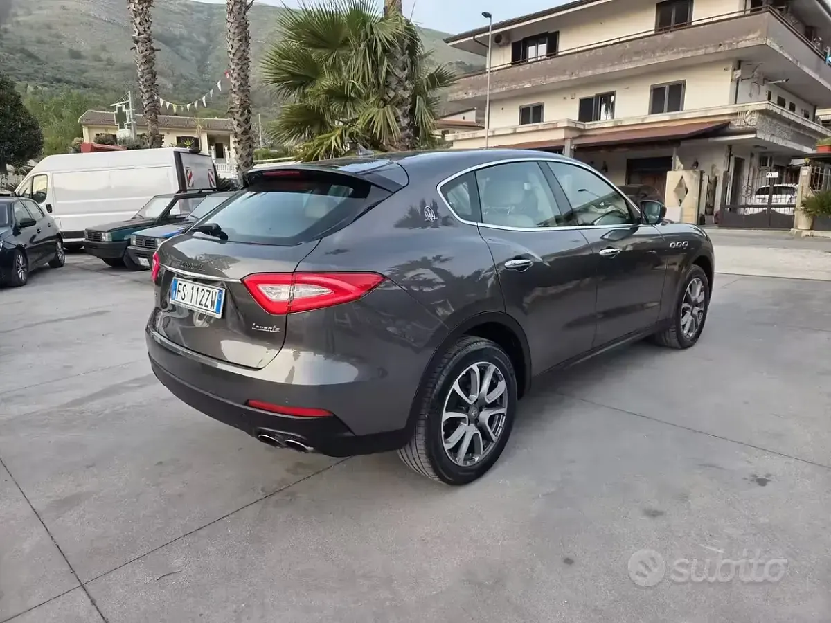 Usata Maserati Levante GranLusso 275 CV (202 kW) 2018 Nero SUV