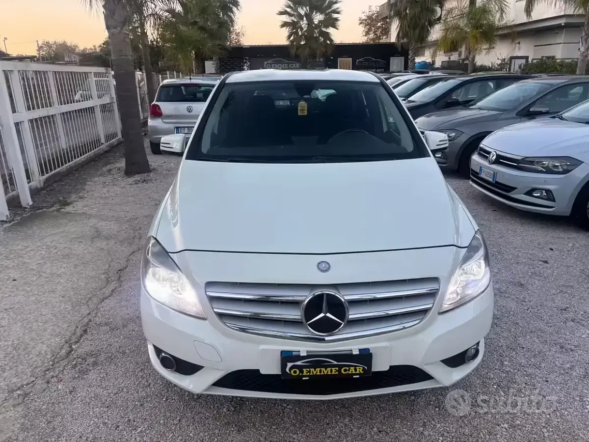 Usata Mercedes B180 Premium 109 CV (80 kW) 2014 Bianco Monovolume