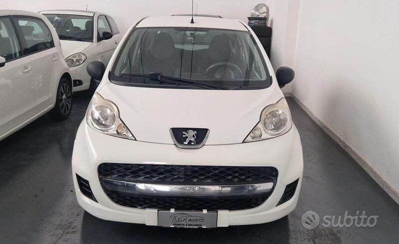 Usata Peugeot 107 68 CV (50 kW) 2010 Bianco Utilitaria