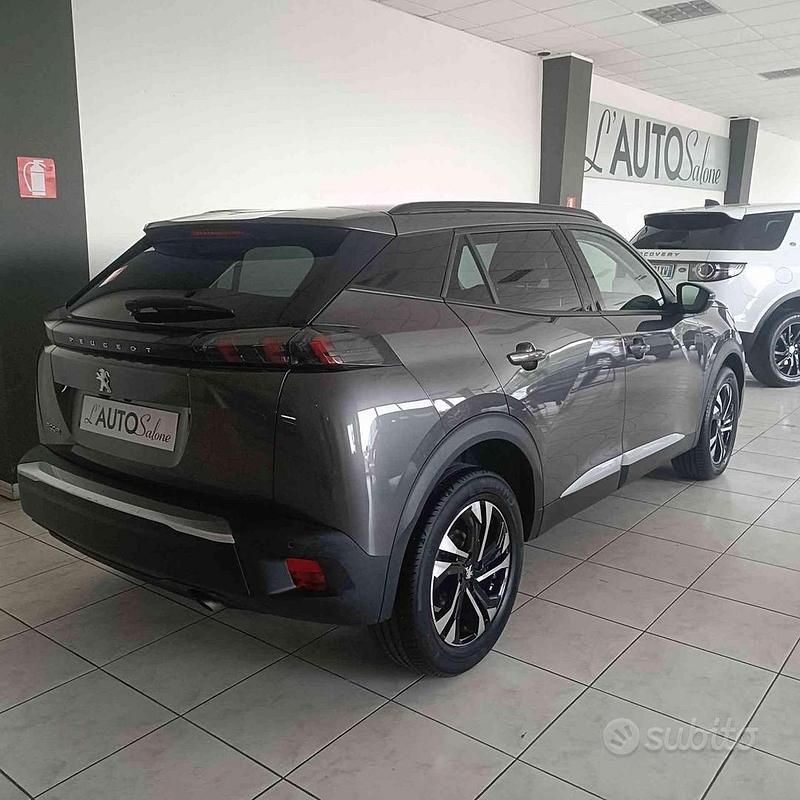 Grigio(met.) Usata 2021 Peugeot 2008 Active SUV | 15.900 € (Buon prezzo) - Immagine 1/4