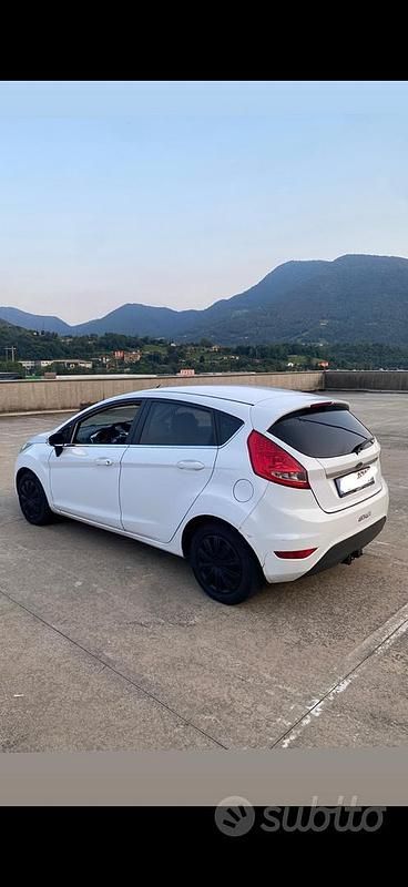 Usata 2010 Ford Fiesta Titanium Utilitaria | 1200 € (Super prezzo) - Immagine 1/3