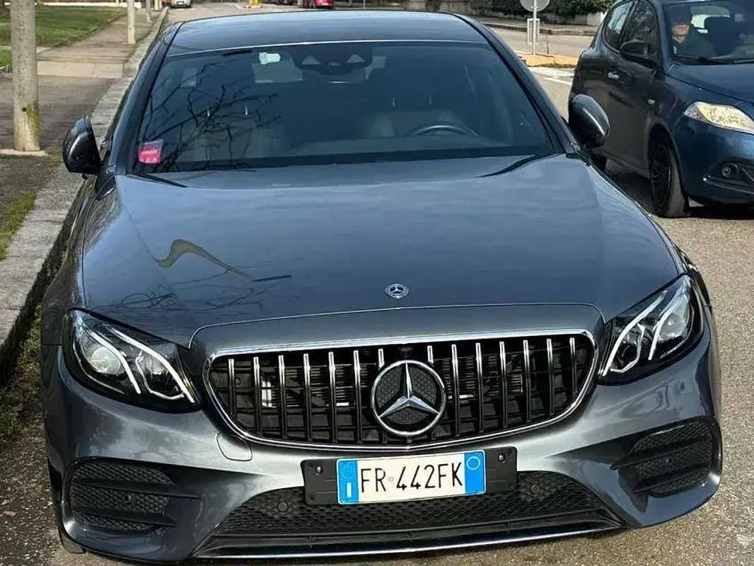 Usata Mercedes E220 AMG line 194 CV (142 kW) 2018 Berlina