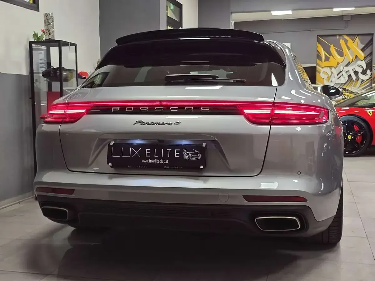 Usata Porsche Panamera 4 Sport Turismo Sport Turismo 330 CV (242 kW) 2018 Argento dolomite metallizzato Station wagon