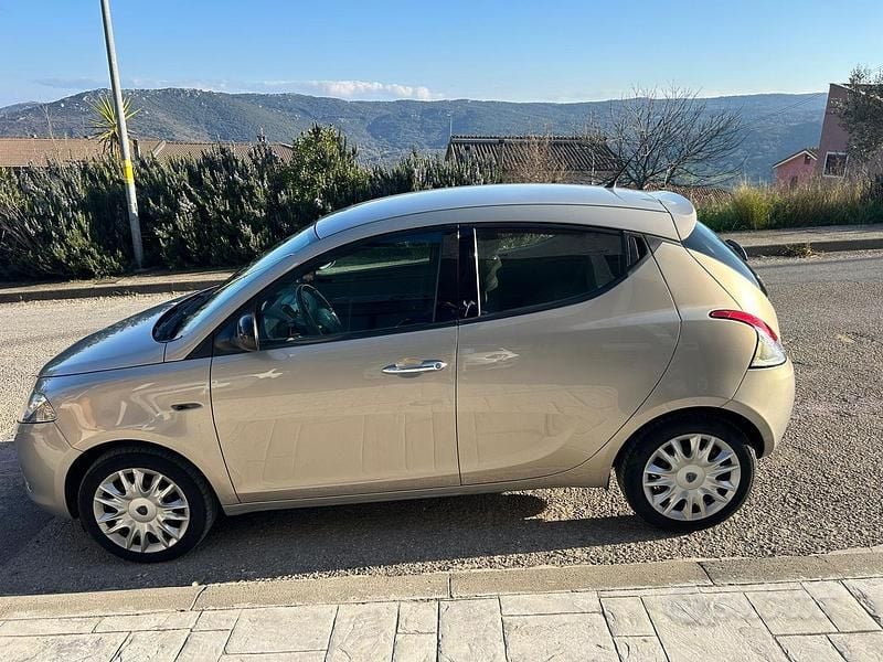 Usata Lancia Ypsilon Gold 69 CV (50 kW) 2014 Beige Utilitaria