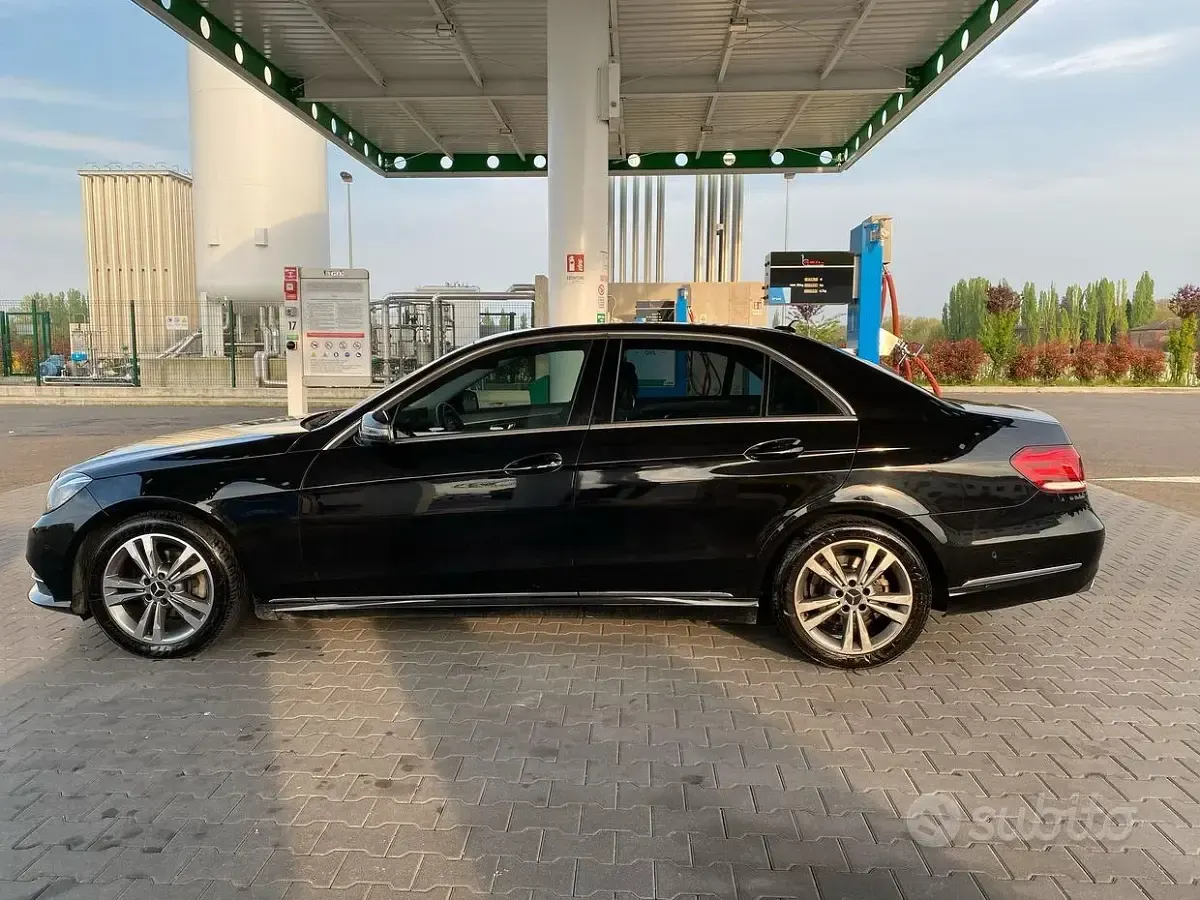 Usata Mercedes E220 Premium 170 CV (125 kW) 2013 Nero Berlina