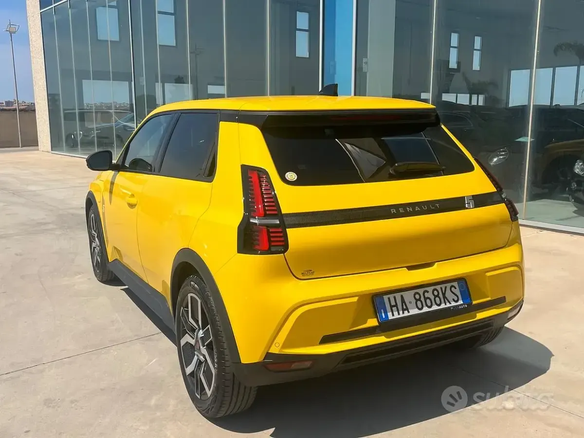 Usata Renault 5 E-Tech Urban 77 kW (106 CV) 2025 Giallo Berlina