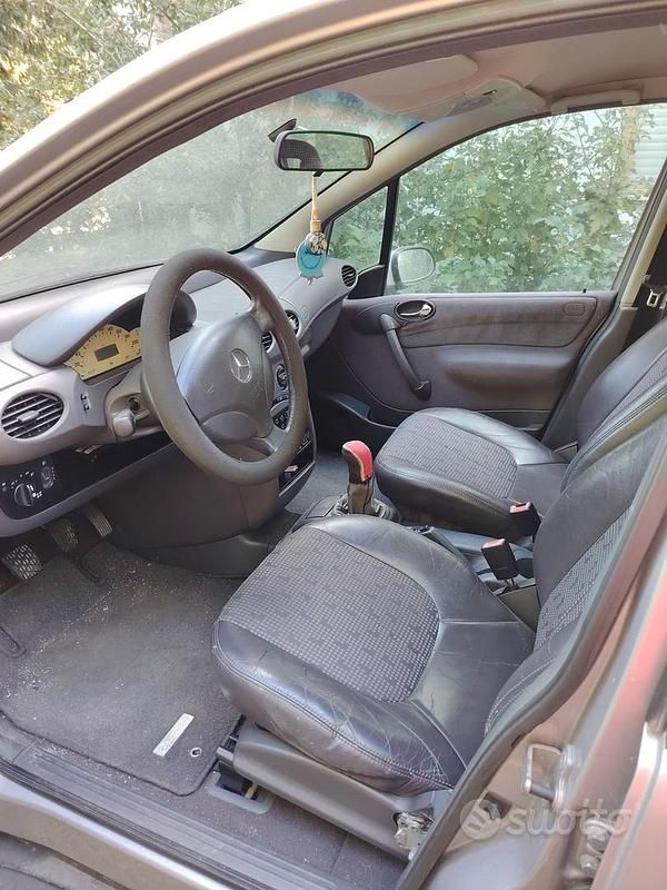 Usata Mercedes A160 102 CV (75 kW) 1999 Grigio Utilitaria