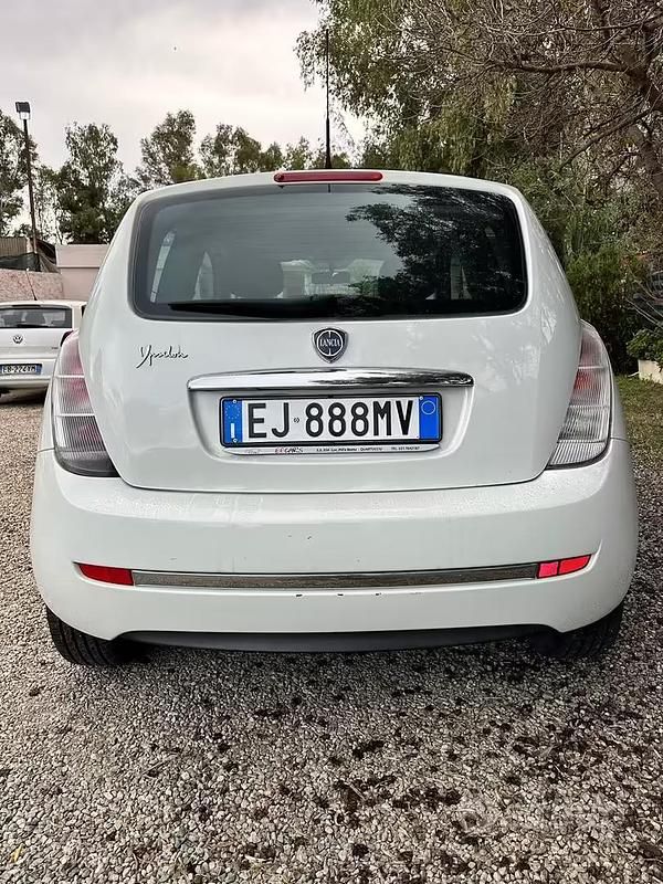 Usata Lancia Ypsilon 75 CV (55 kW) 2011 Bianco Utilitaria