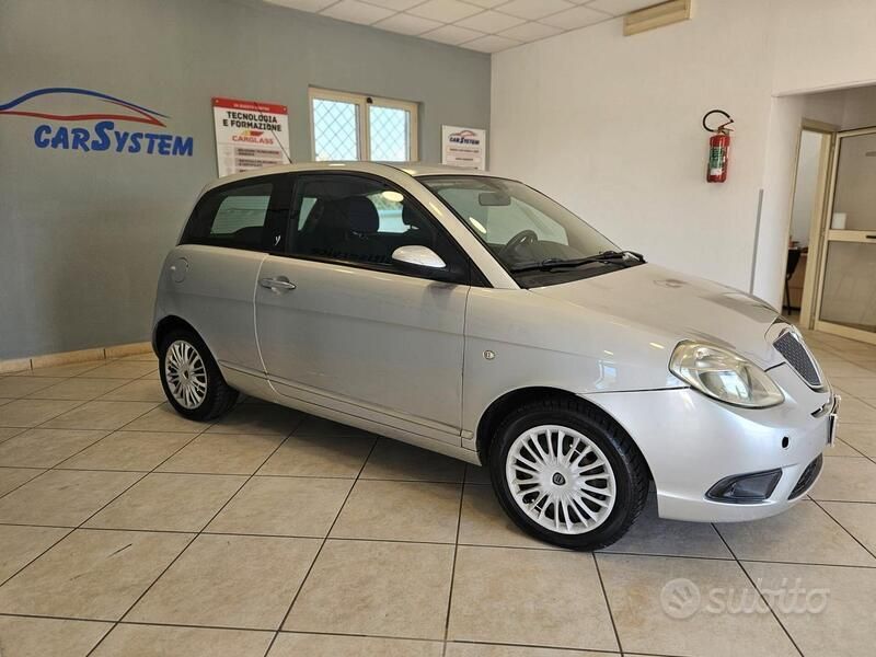 Usata Lancia Ypsilon 60 CV (44 kW) 2007 Grigio Utilitaria