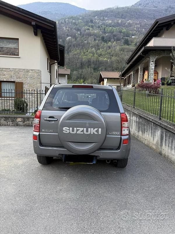 Usata Suzuki Grand Vitara 129 CV (94 kW) 2006 Grigio SUV