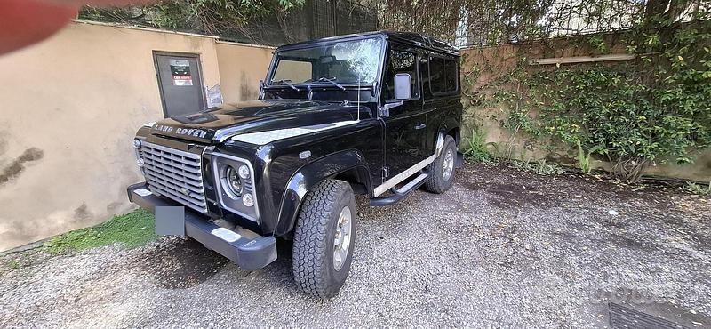 Usata Land Rover Defender 68 CV (50 kW) 2010 Nero SUV