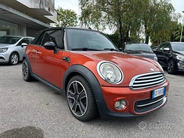 Usata Mini Cooper Cabriolet 122 CV (89 kW) 2011 Arancione Cabrio