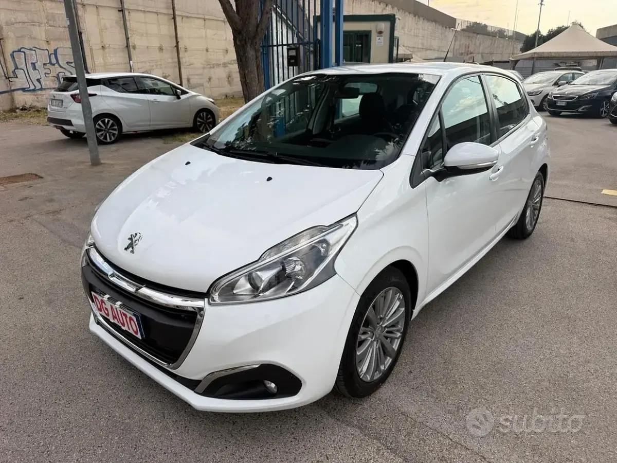 Usata Peugeot 208 75 CV (55 kW) 2017 Bianco Utilitaria
