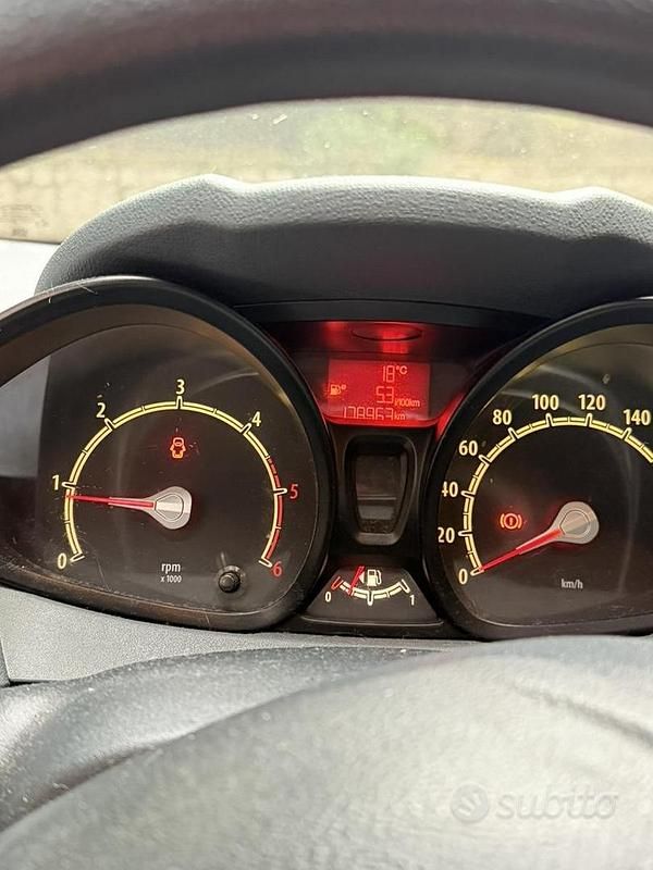 Usata Ford Fiesta Titanium 68 CV (50 kW) 2009 Grigio Utilitaria