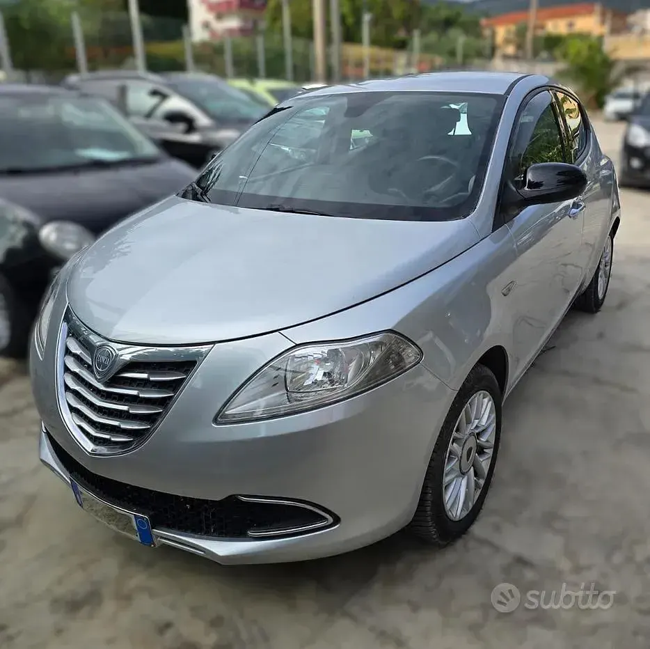 Usata Lancia Ypsilon 69 CV (50 kW) 2014 Grigio Utilitaria