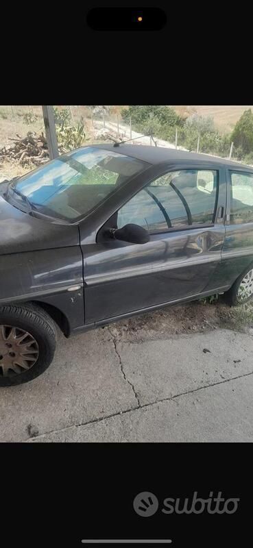 Usata Lancia Ypsilon 80 CV (58 kW) 2002 Blu Utilitaria