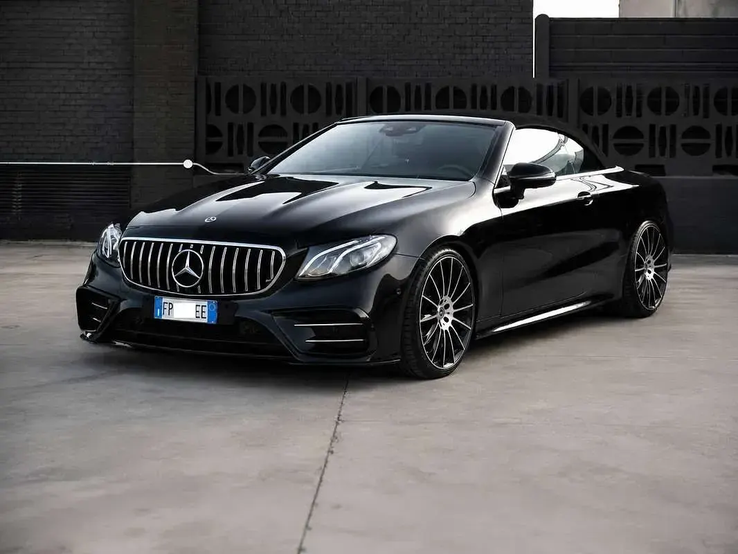 Usata Mercedes E220 AMG 194 CV (142 kW) 2019 Nero Cabrio