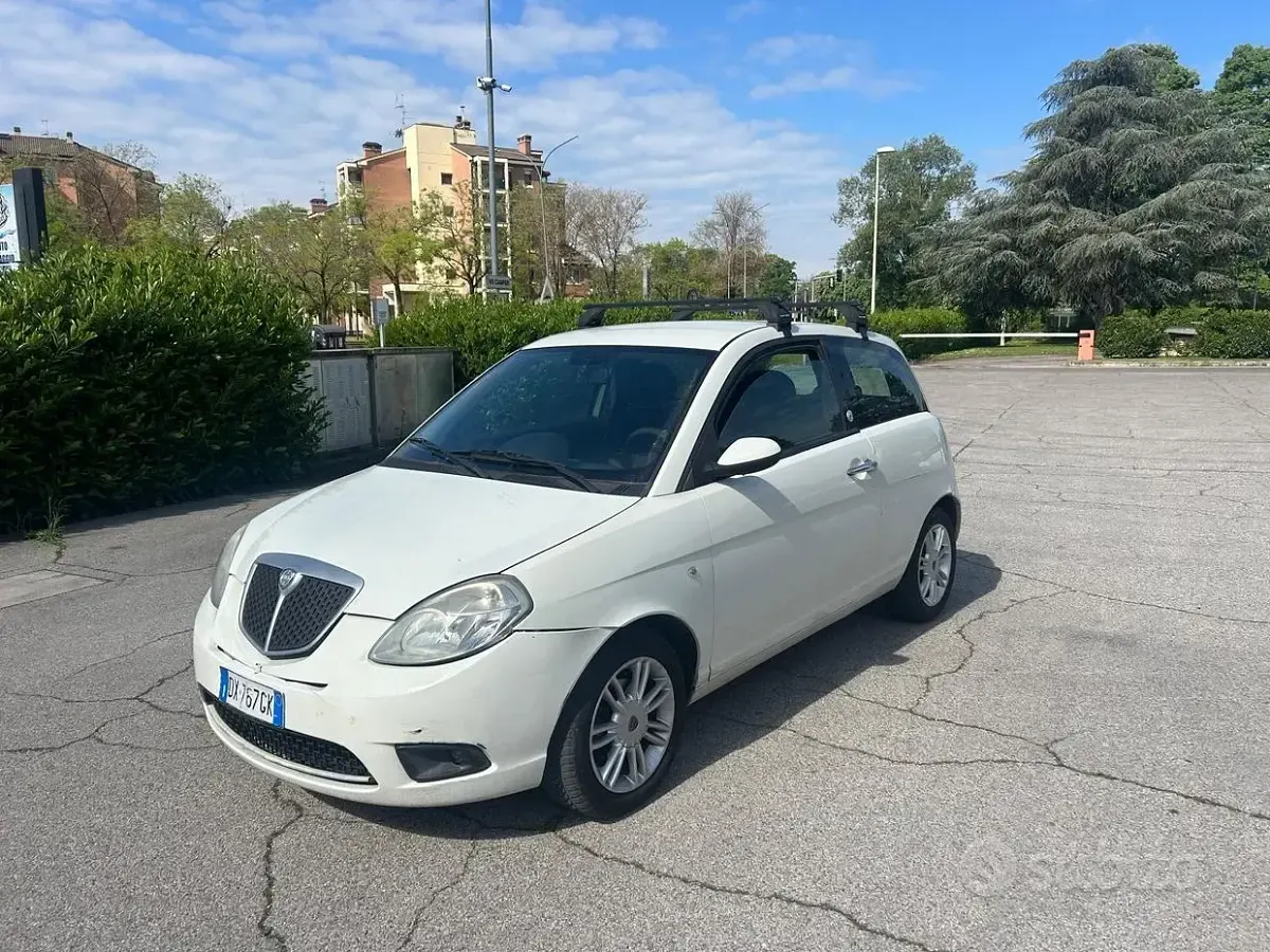 Gebraucht Lancia Ypsilon 77 PS (56 kW) 2009 Weiß Kleinwagen