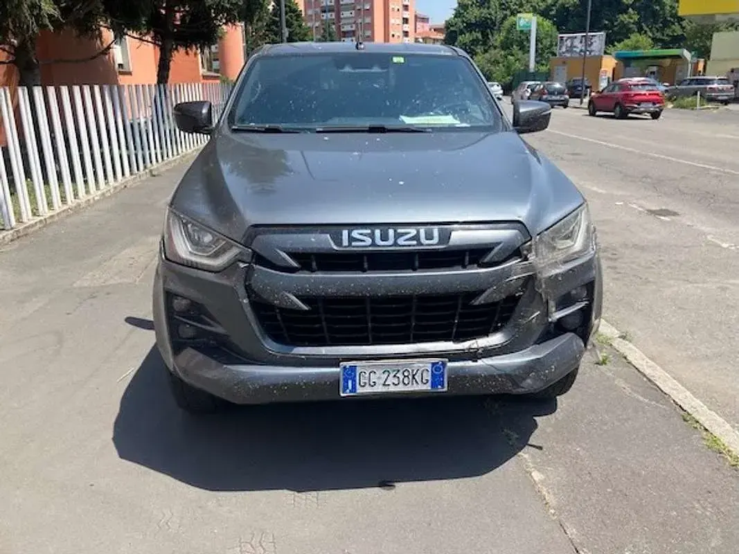 Usata Isuzu D-Max 163 CV (119 kW) 2021 Grigio Pick-up